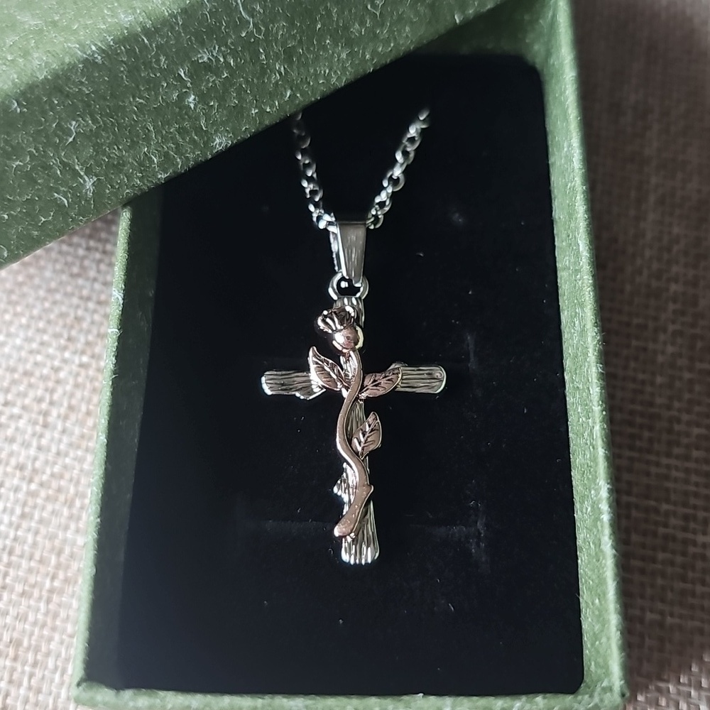 NIB Silver Tone Cross Pendant Necklace with Intricate Rose Gold Rose Design 18"